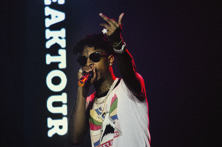 21 Savage Shows Off Blue Hair in Instagram Post - wide 1