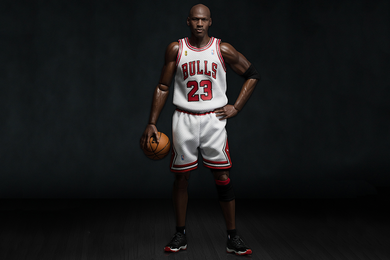 enterbays-michael-jordan-1-6-scale-23-away-hk-kicks-com-10th-anniversary-exclusive-figurine-2