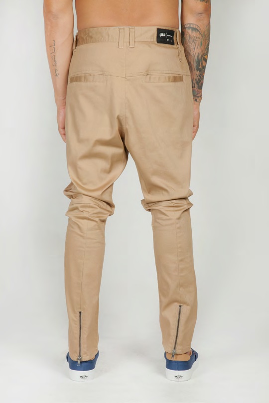 wyn khaki back